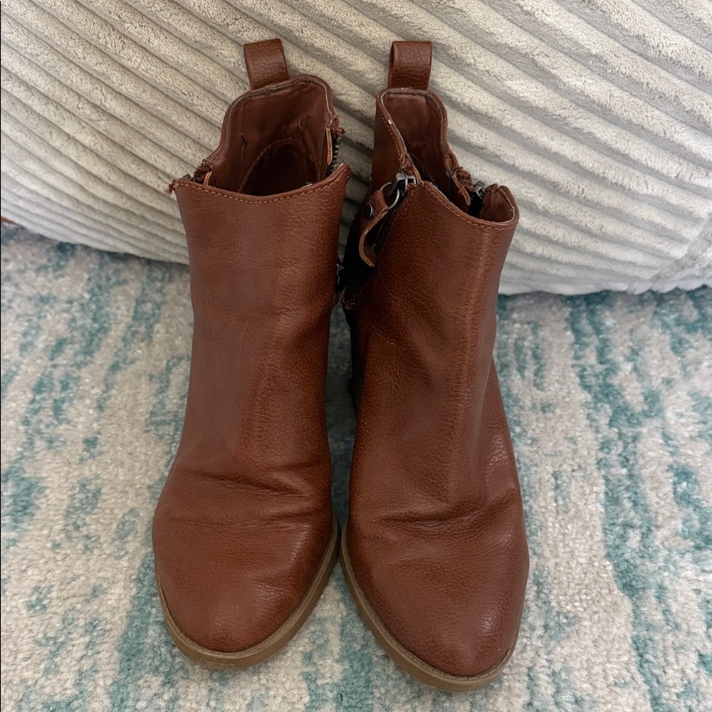 Free when bundled- Universal Thread low boots